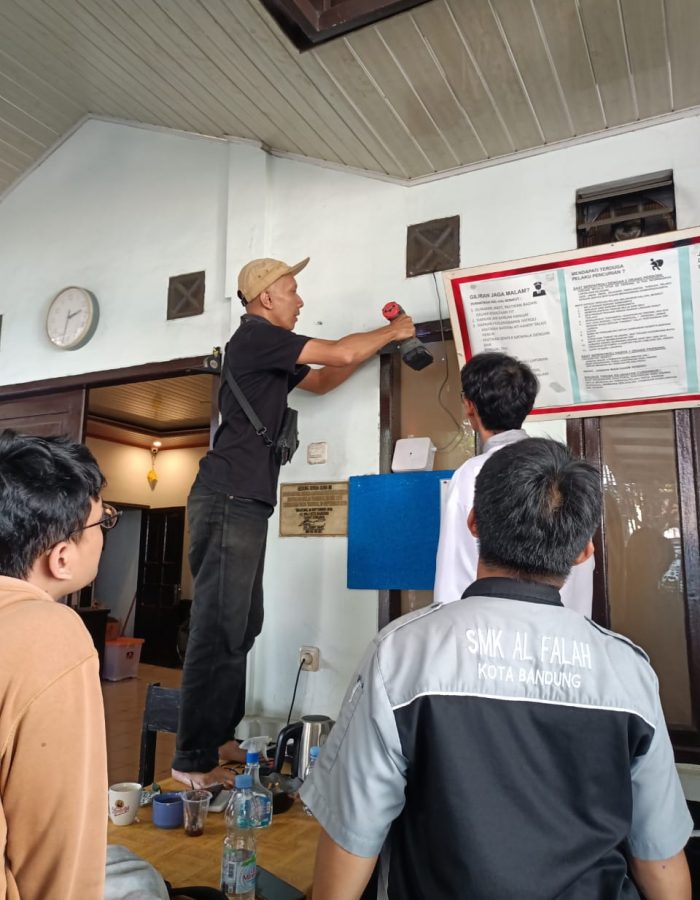 Kegiatan Pemasangan Mesin Kamera di GSG RW13 Sekeloa Kegiatan Pemasangan Mesin Kamera di GSG RW13 Sekeloa