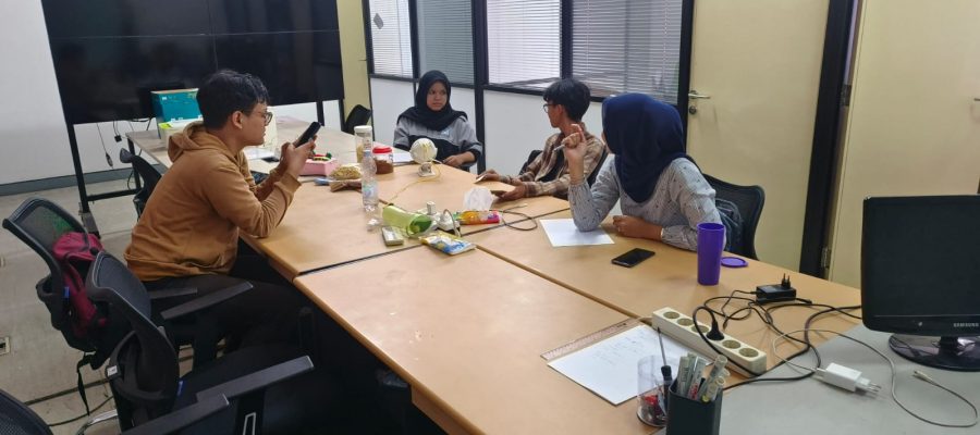 Kegiatan_ Rapat Koordinasi dan Evaluasi bersama Pak Agus dan Mahsiswa USB dan SMK Al-Falah (berlokasi di LabTek ITB) Kegiatan_ Rapat Koordinasi dan Evaluasi bersama Pak Agus dan Mahsiswa USB dan SMK Al-Falah (berlokasi di LabTek ITB)