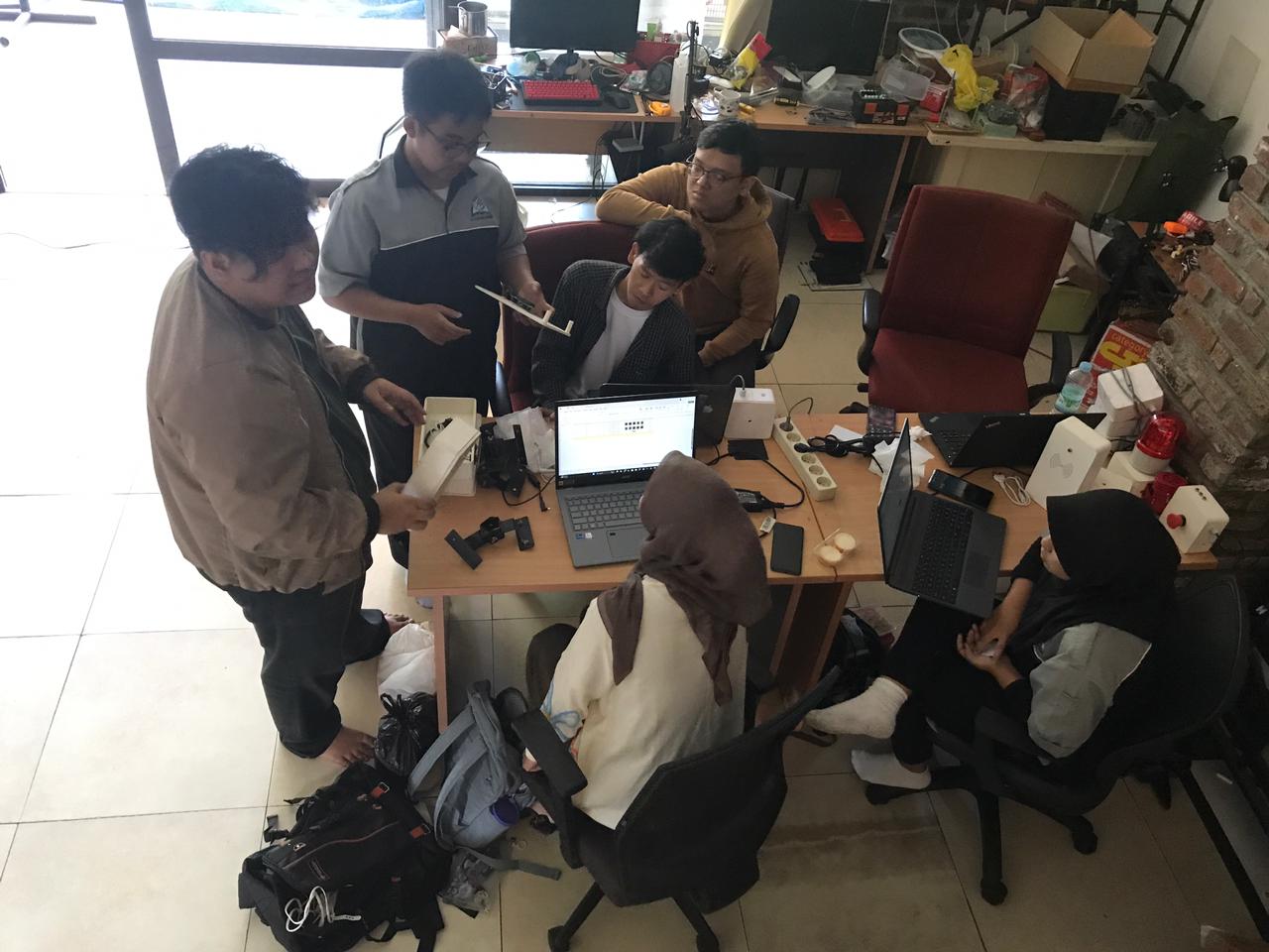 Kegiatan Testing hardware dan software Mesin Kamera yang bermasalah